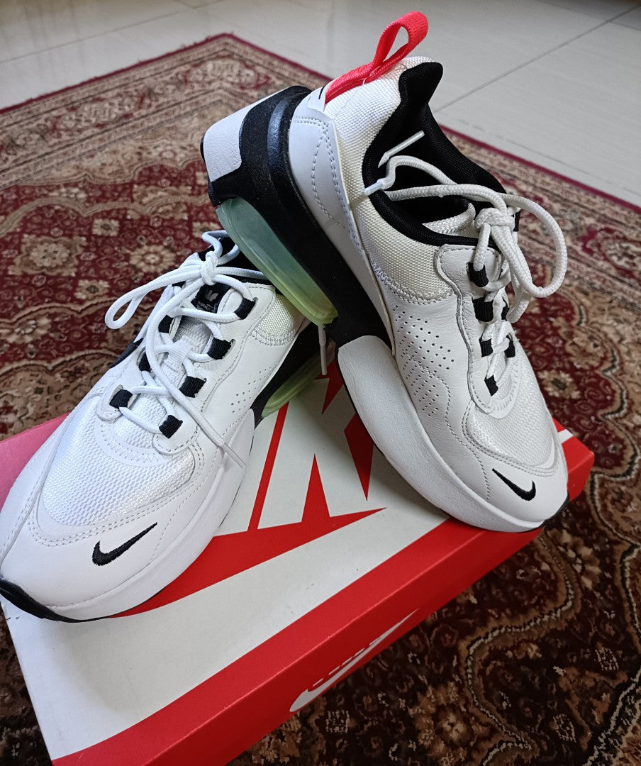 BRANDED SHOE
